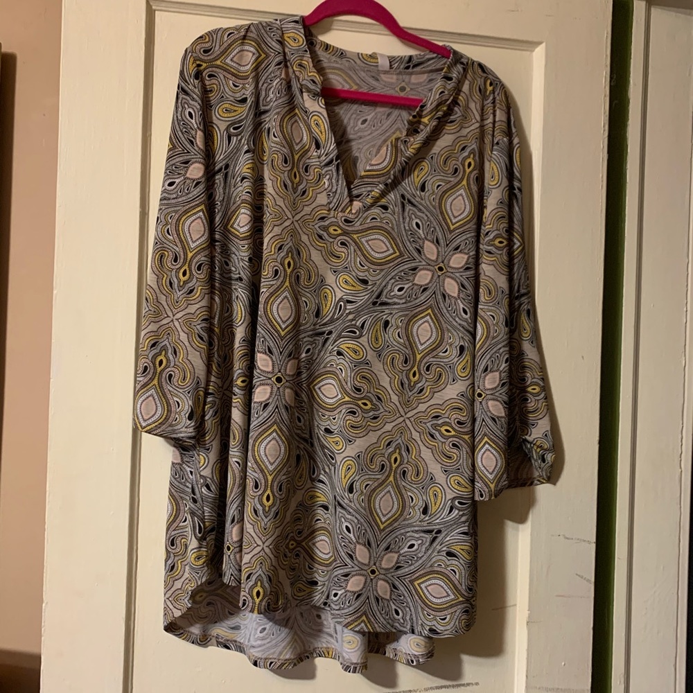 Work-ready great tunic top, 3/4 sleeves, v-neck